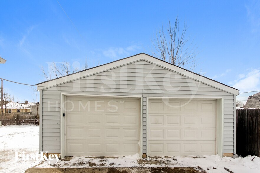 Building Photo - 2856 N Boehning St