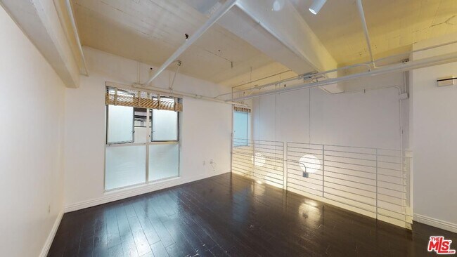 Building Photo - 1130 Flower St