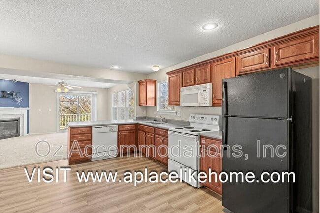 Building Photo - 2216 SW Rambling Vine Rd