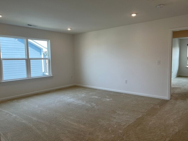 Building Photo - Stunning, Elegant Residence in Fuquay-Vari...