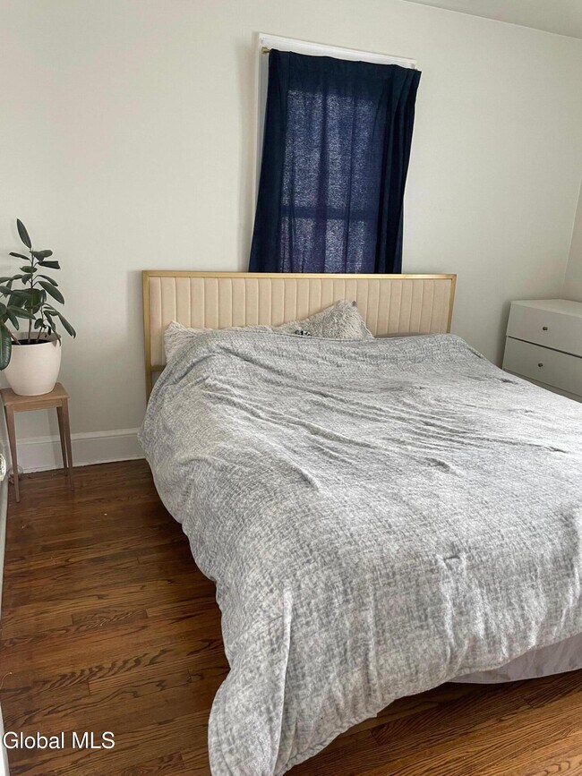 Building Photo - 7 Edison Ave