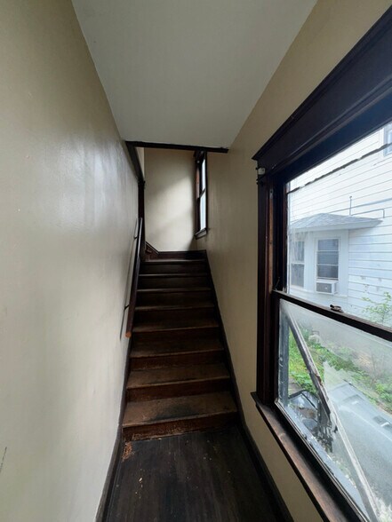 Building Photo - 818 Phillips Ave