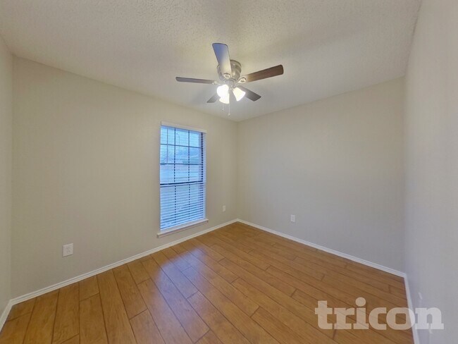 Building Photo - 417 Bryan Dr