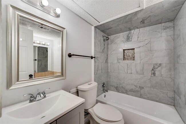 Building Photo - 3121 Park Ln