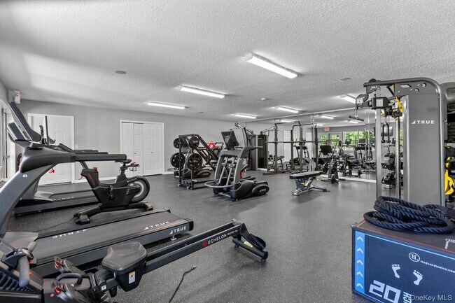 Building Photo - 104 Sparrow Ridge Rd