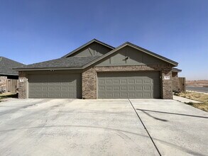 Building Photo - Stunning Duplex in Shallowater!