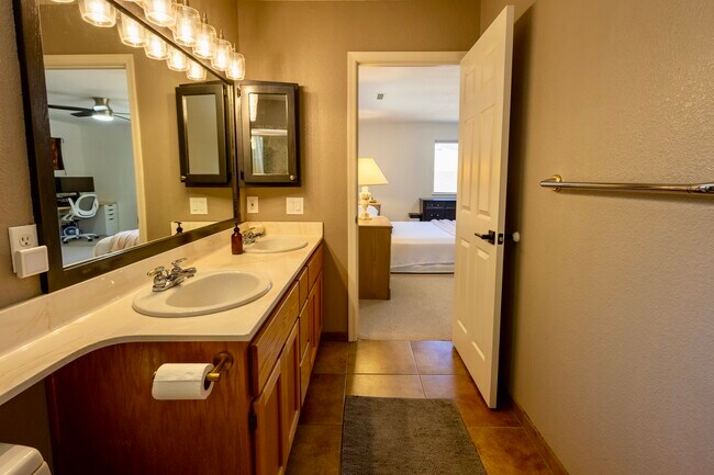 Building Photo - 7313 E Wren Dr