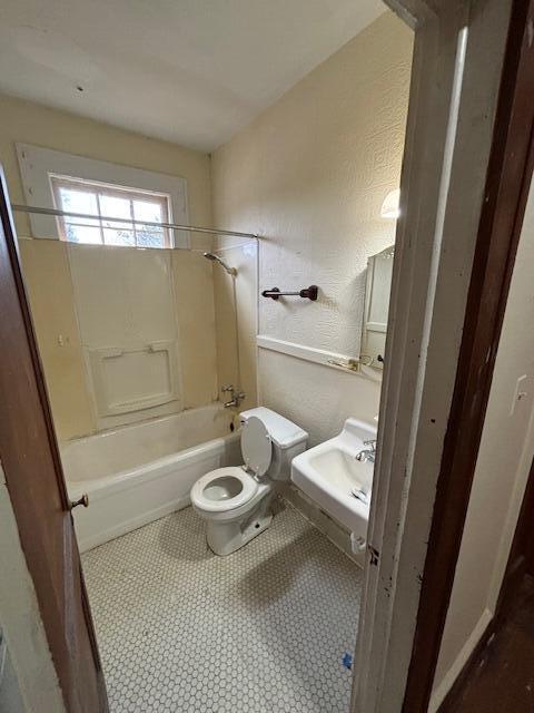 Building Photo - 25 W Charlotte Ave