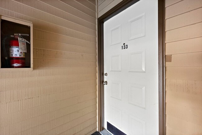 Building Photo - Top-Floor Condo with Panoramic Lake Easter Views, Vaulted Ceilings & Modern Updates!