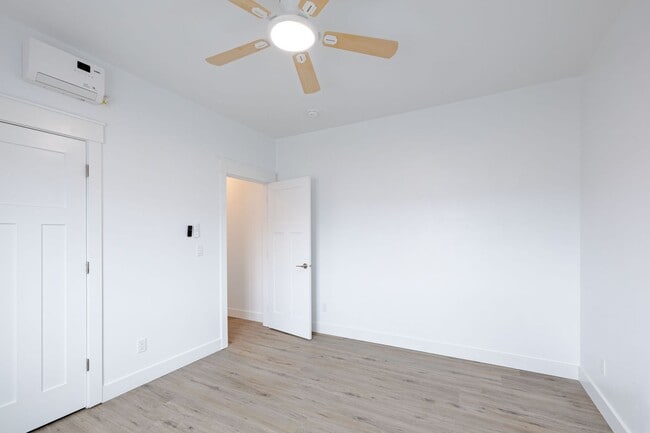 Building Photo - L2422OY