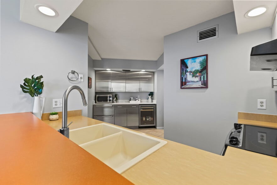 Kitchen - 1111 N Gulfstream Ave