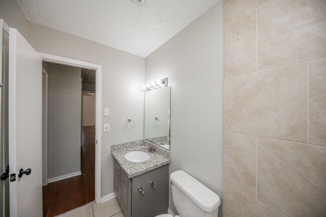Building Photo - Coming Soon! Southwest Houston 3 bed/2 bat...