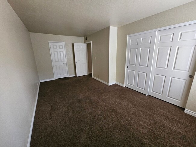 Building Photo - 2 Bedroom Condo located at Bella Vita!!