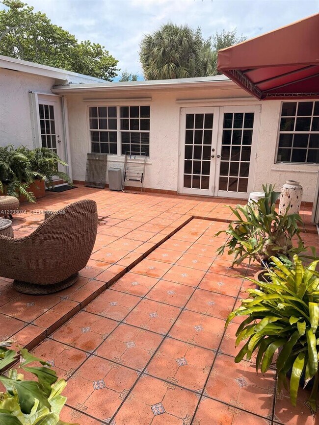 Building Photo - 401 Warren Ln