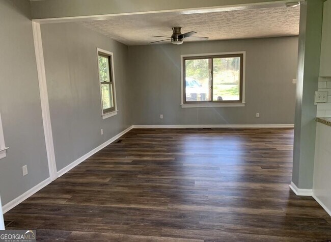 Building Photo - 19 Oak Hill Dr