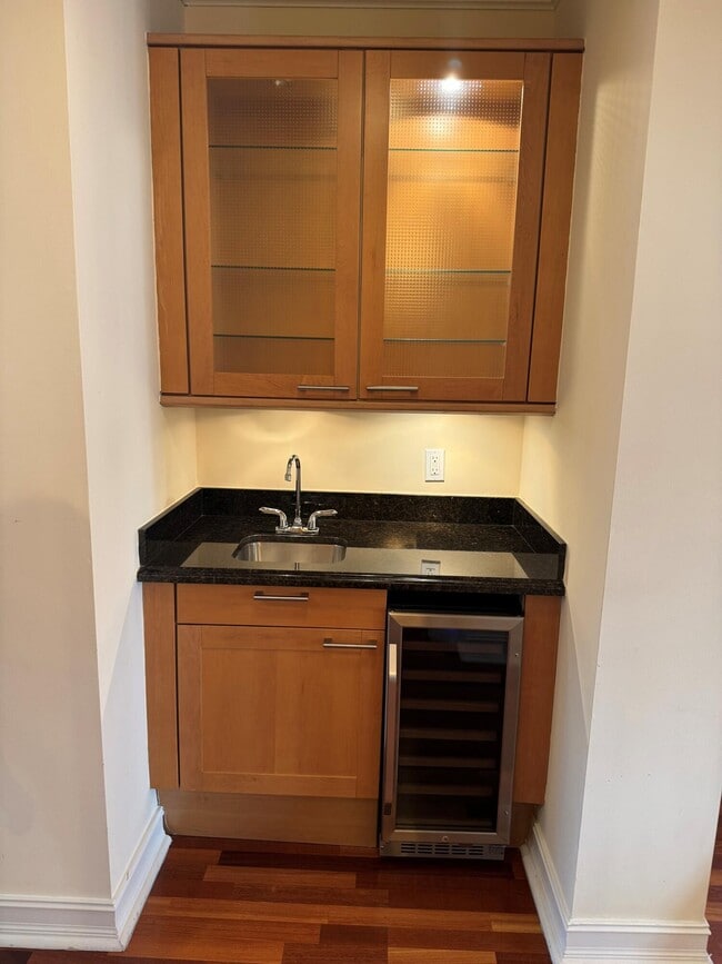 Building Photo - 304 W Mallory Cir