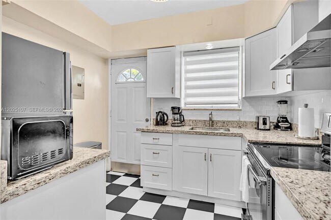 Building Photo - 10002 E Bay Harbor Dr