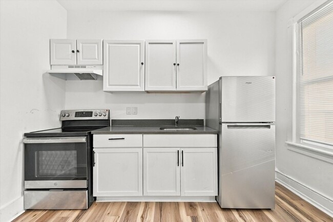 Building Photo - 1216 N 41st St