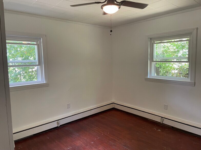 Front bedroom - 35949 Hiawatha Blvd