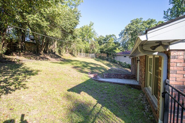 Building Photo - Renovated 5BR Home Minutes from Downtown Columbia | Two Full Kitchens + Fenced Yard ~ Available M...