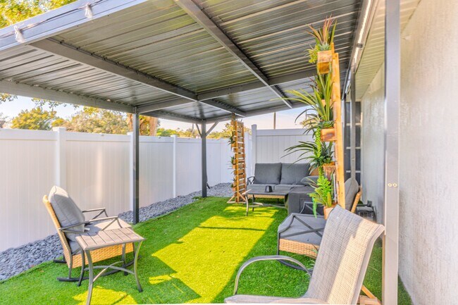 Building Photo - 1875 Williams Manor Ave