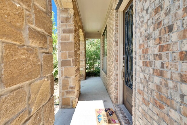 Building Photo - 2500 Speidel Dr