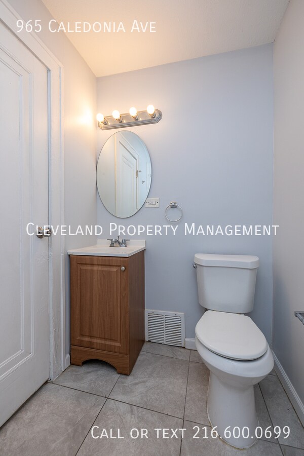 Building Photo - 965 Caledonia Ave