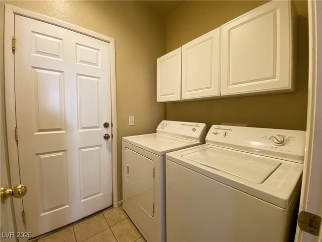 Building Photo - 3646 Surfboard Ct