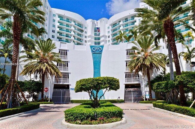 Building Photo - 7900 Harbor Island Dr