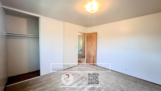 Building Photo - Spacious top floor 2 bedroom, walking dist...