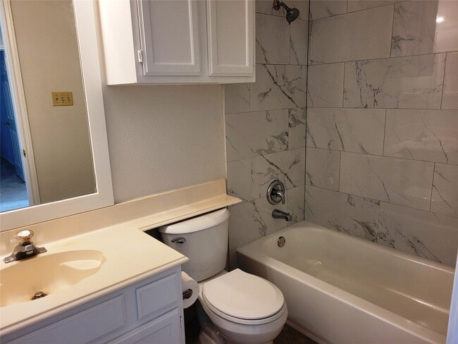 Building Photo - 17403 Canyon Knoll Dr
