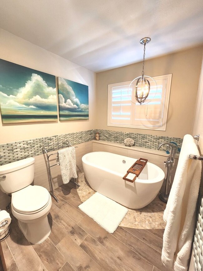 Building Photo - Amazing Fully Furnished Rental with Pool & Spa