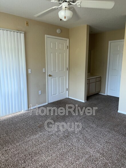 Building Photo - 13929 Fairway Island Dr