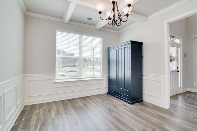Building Photo - Available NOW MUST  see in McCoy's Creek