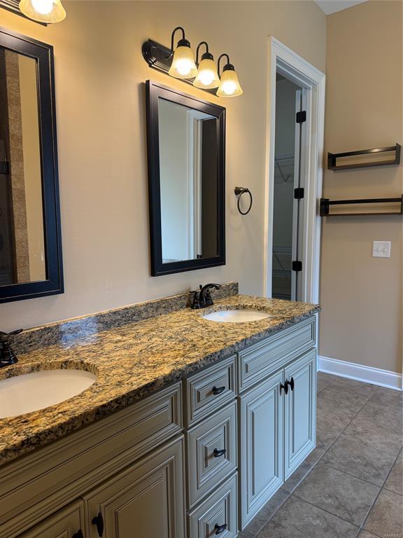 Building Photo - 436 Sydney Dr N