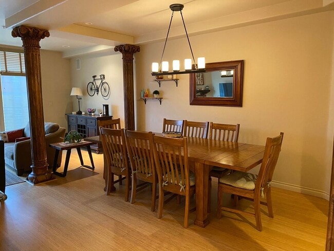 Building Photo - Fully furnished rental in downtown Anchorage