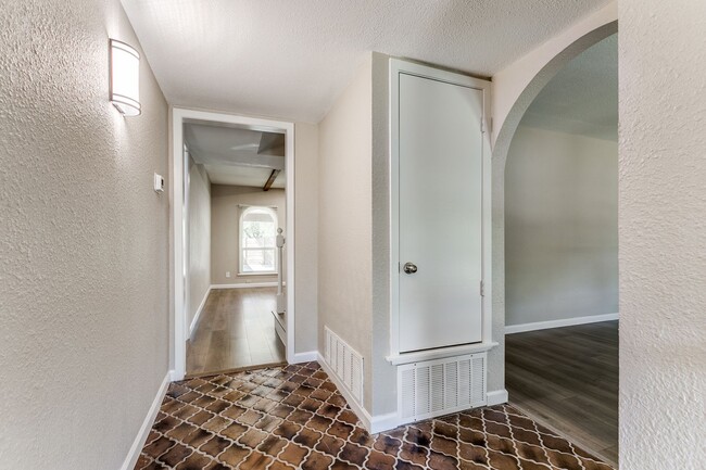 Building Photo - SPACIOUS CHARTER OAKS 4-BEDROOM