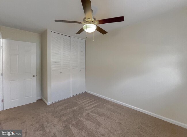 Building Photo - 11859 Oak Manor Dr