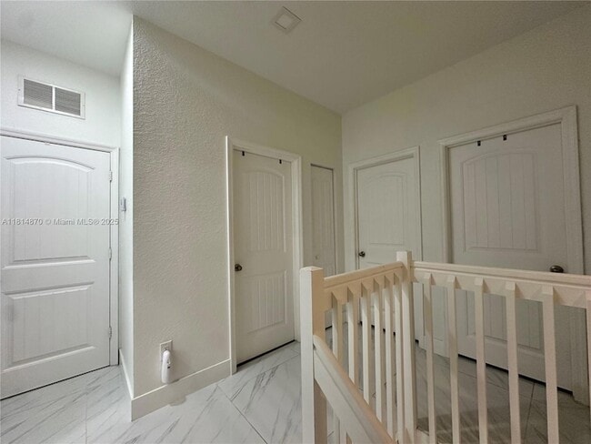Building Photo - 758 NE 34th Ave