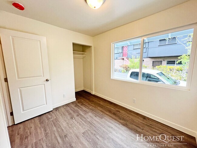 Building Photo - 343 Maluniu Ave