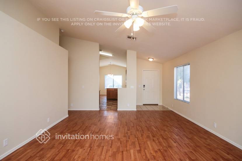 Building Photo - 10630 E Emerald Ave