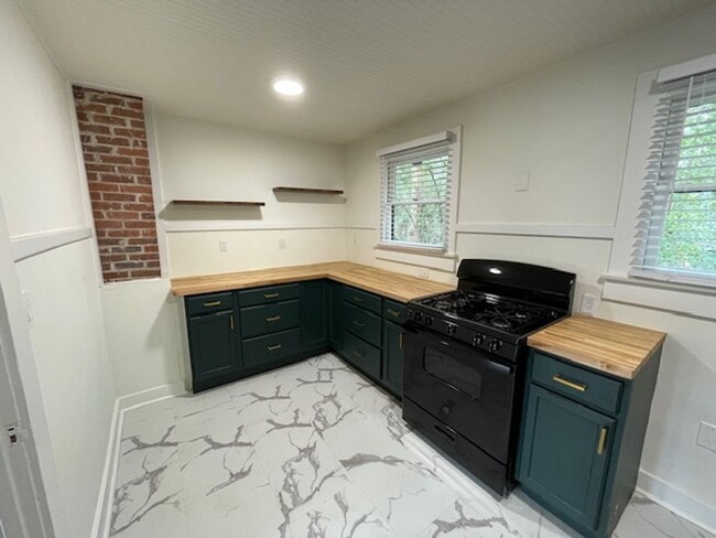 Building Photo - 720 NE 4th Ave