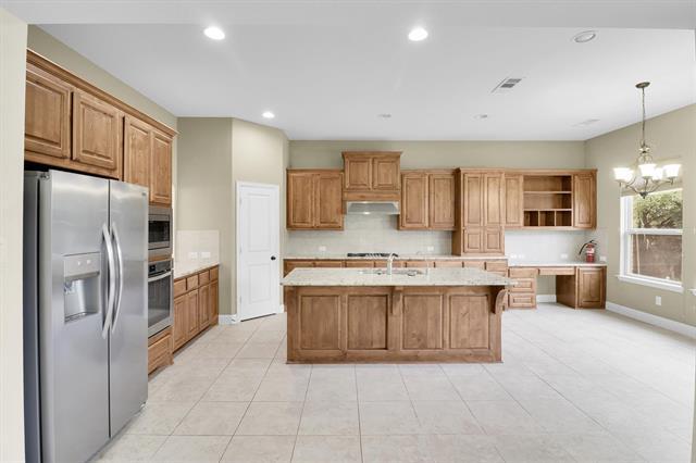 Building Photo - 13865 Pomegranate Dr