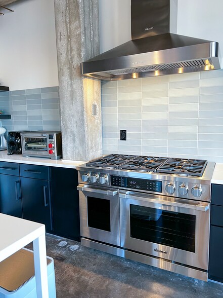 Dual fuel 48" gas range top with 2 electric ovens - 1819 Baltimore Ave