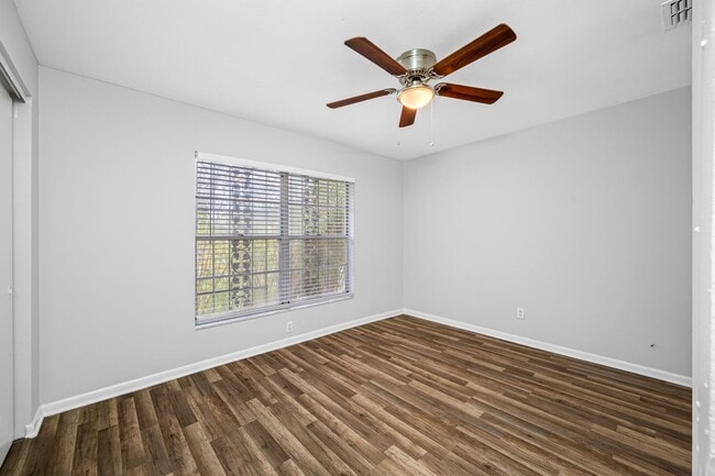 Building Photo - Renovated Seminole Heights Townhome with Laundry Included