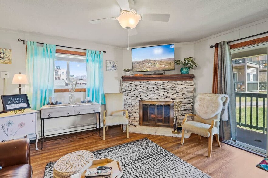 Primary Photo - 301 Pinnacle Inn Rd