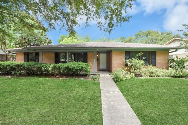 Building Photo - 4422 Nenana Dr