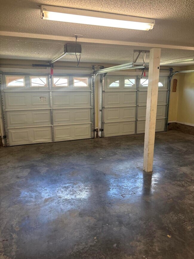 Building Photo - 20 Walden Cir