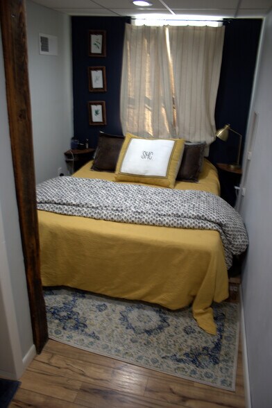 Building Photo - 22 N Railroad St