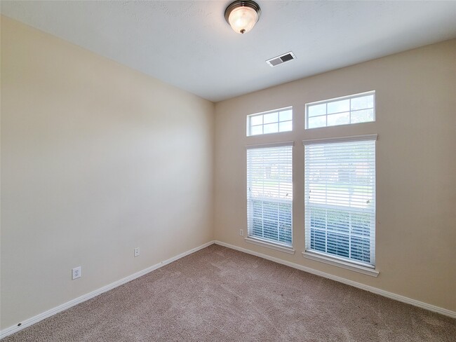 Building Photo - 25219 Piney Heights Ln